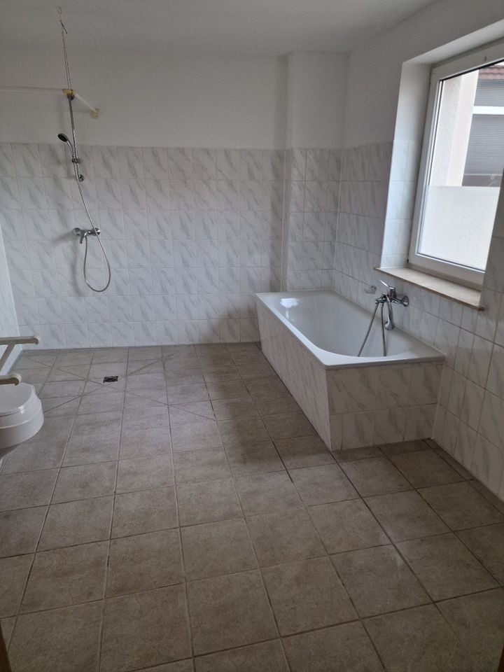 Altersfreundliche 1-Raumwohnung mit Dusche und Badewanne in Leutersdorf