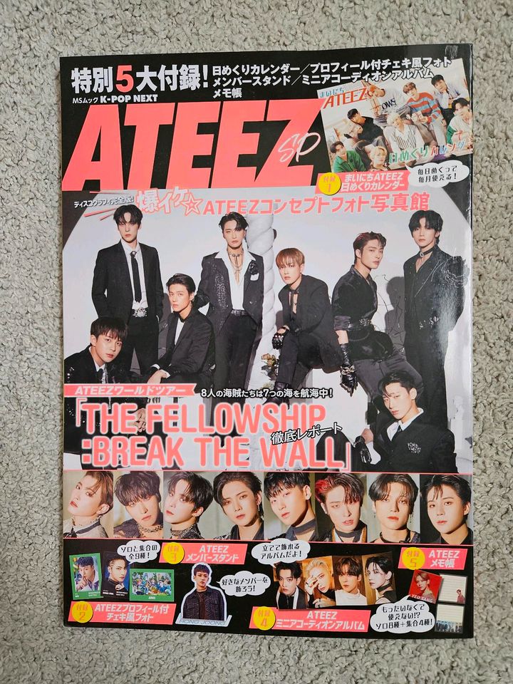 neu Ateez Magazin aus Japan mit Kalender und Pappaufsteller in Dortmund