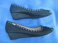 Leder Nieten Peeptoes Wedges Keilabsatz Sandaletten Schuhe ESPRIT Baden-Württemberg - Bammental Vorschau