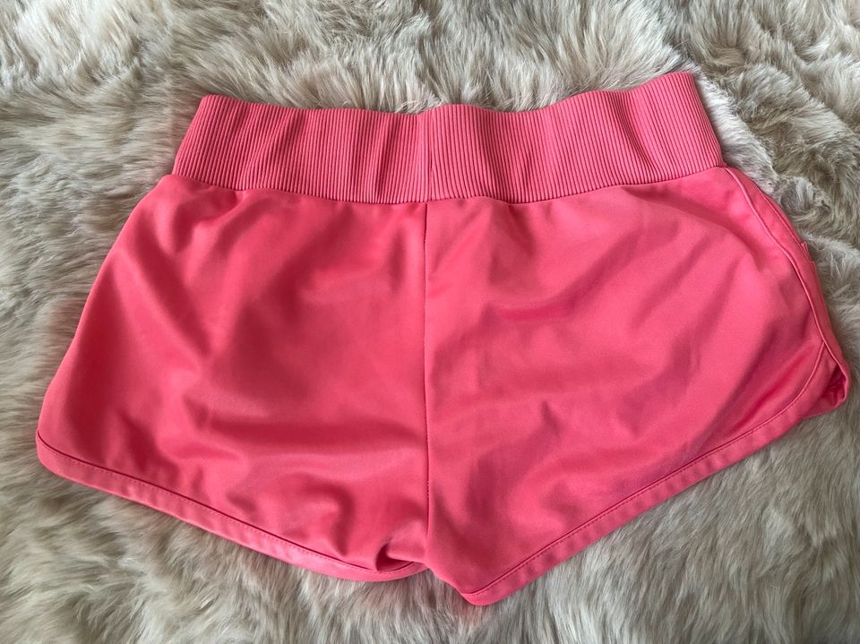 Shorts in pink Größe M in Leipzig