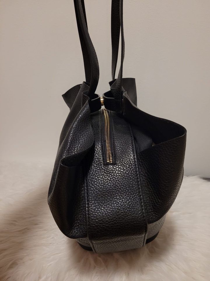 Tasche-Ledertasche-Schultertasche-Shopper aus Leder von Zara in Friedberg (Hessen)