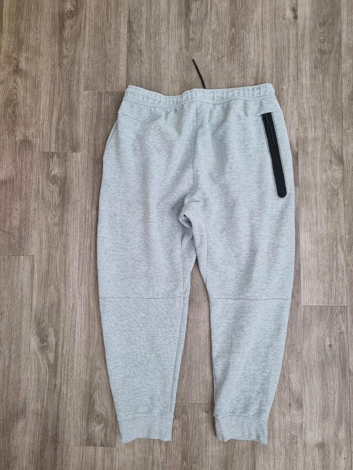 Gr. XL Herren Nike tech fleece Hose grau in Ravensburg