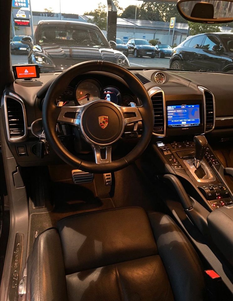 Porsche Cayenne GTS 4.8 420 PS V8 Chrono Paket Schwarz Bose 21 in Sankt Augustin