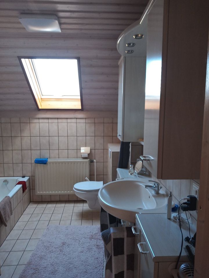 Möblierte Dachgeschosswohnung, Warmmiete - 1040 Euro in Thurnau