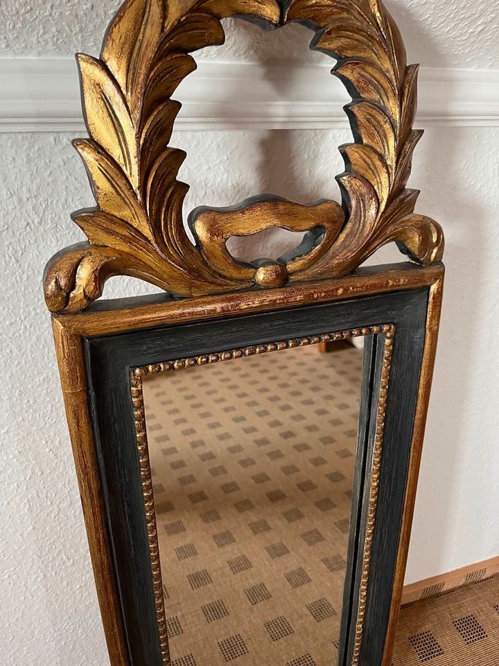 Antiker Spiegel, gustavianischer Stil, mit Blattgold in Bad Oldesloe