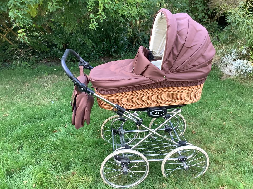 Mein Kinderwagen Rattan retro braun Räder NEU in Hamburg