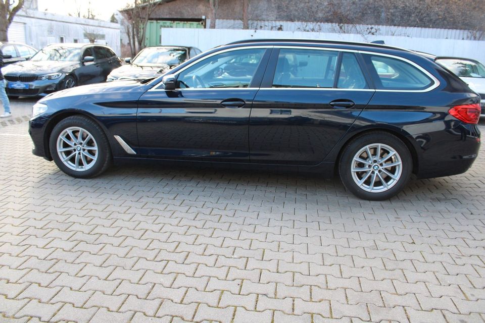 BMW 520 Baureihe 5 Touring 520 d xDrive in München