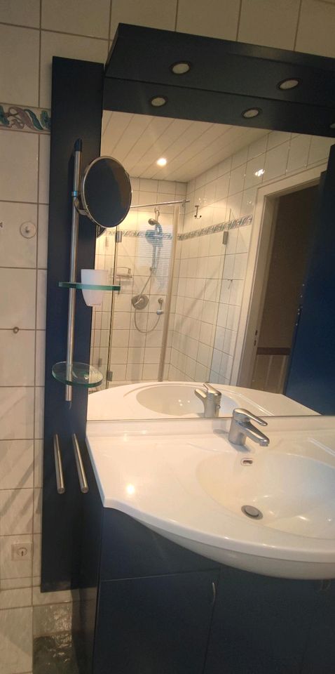Badezimmerschrank komplett SEHR GUT ERHALTEN! in Hamburg