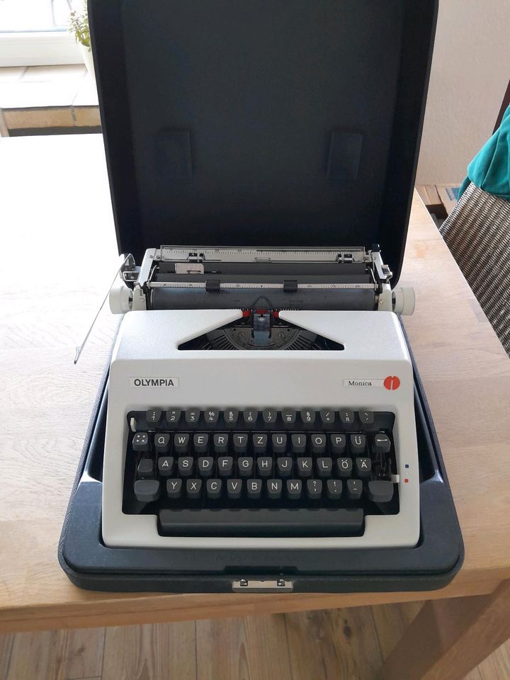 Olympia Monica Schreibmaschine in Scharbeutz