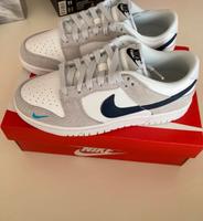 Nike Dunk Low Mini Swoosh Midnight Navy Football Grey 38,5 US6 Nordrhein-Westfalen - Mülheim (Ruhr) Vorschau