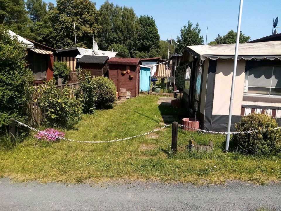 Campingplatz mit Wohnwagen und Vorbau in Grünberg