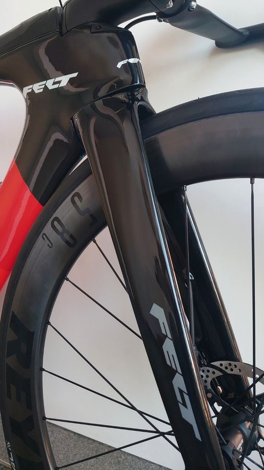 Felt IAx Advanced Disc eTAP AXS 2x12 Triathlonrad in Saarlouis