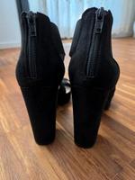 Sandalette mit breiten Elastikbändern,  Damenschuh Baden-Württemberg - Müllheim Vorschau
