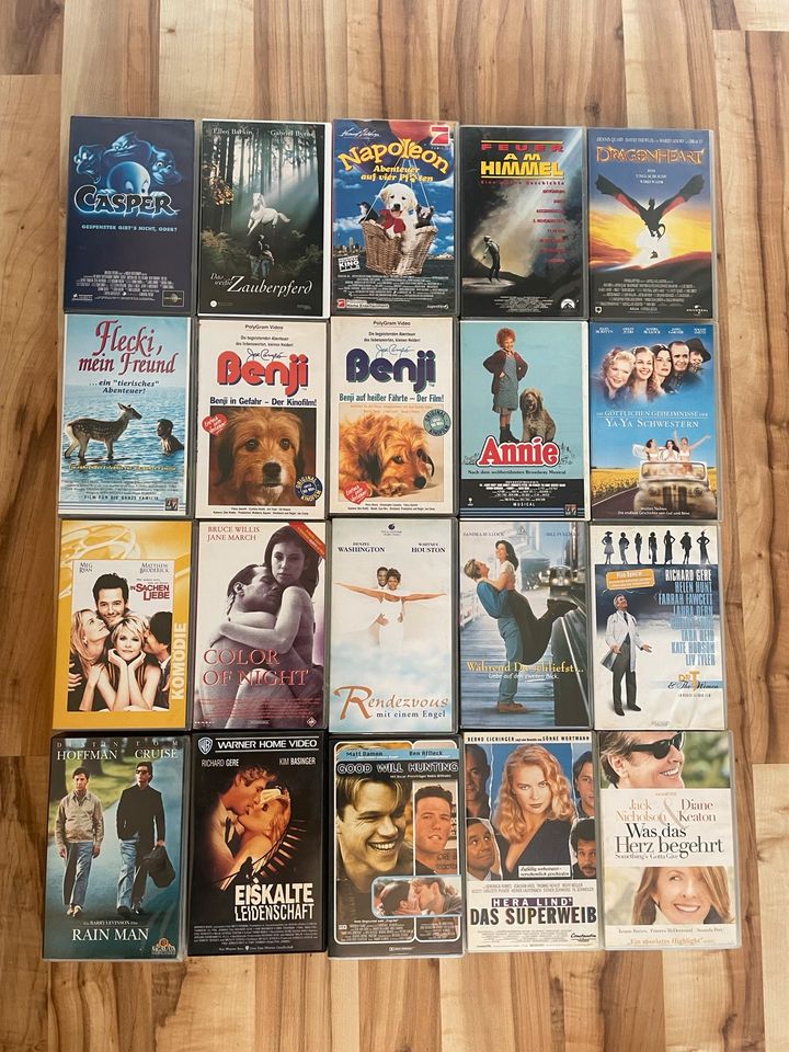 69 VHS Kassetten Filme Retro Videokassetten Thriller Liebesfilm in Bassum