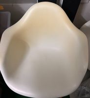 2 Sitzschalen Eames Plastic Armchair Original weiß Eimsbüttel - Hamburg Rotherbaum Vorschau