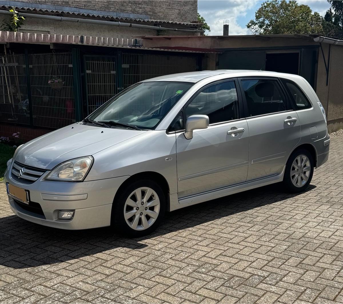 Abbildung des Autos Suzuki Liana 1.6 • TÜV 0…