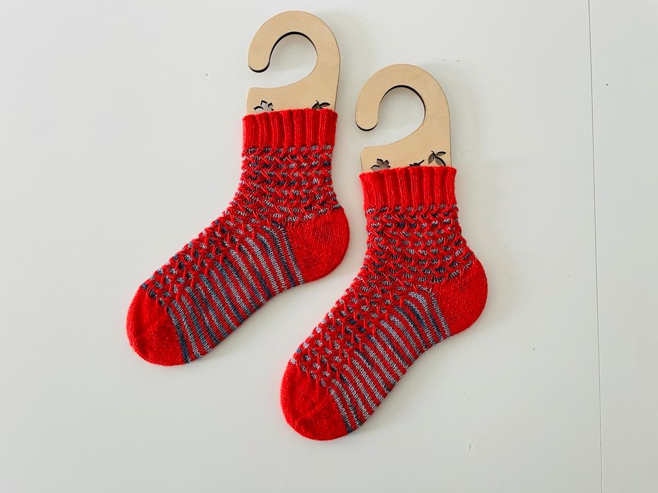 Handgestrickte Wollsocken, Strümpfe in Größe 36/37 in Berlin