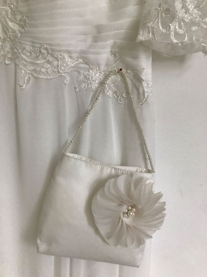 Brautkleid+Diadem+kleine Tasche in Leipzig