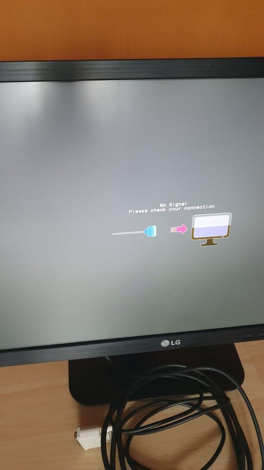 LG Flatron 22Zoll TFT-Monitor höhenverstellbar/drehbar DVI/DP/VGA in Bingen