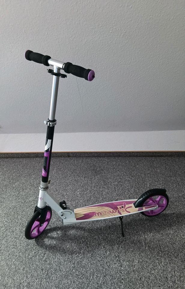 Lila Scooter in Westerstede