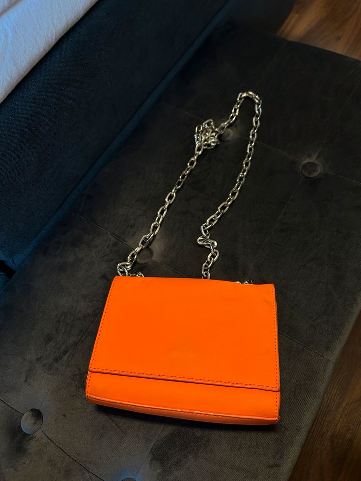 Tasche Umhängetasche orange in Langenhagen
