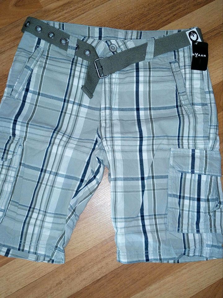 Shorts, kurze Hose mit Gürtel, Gr. M, grau/oliv, NEU in Ense