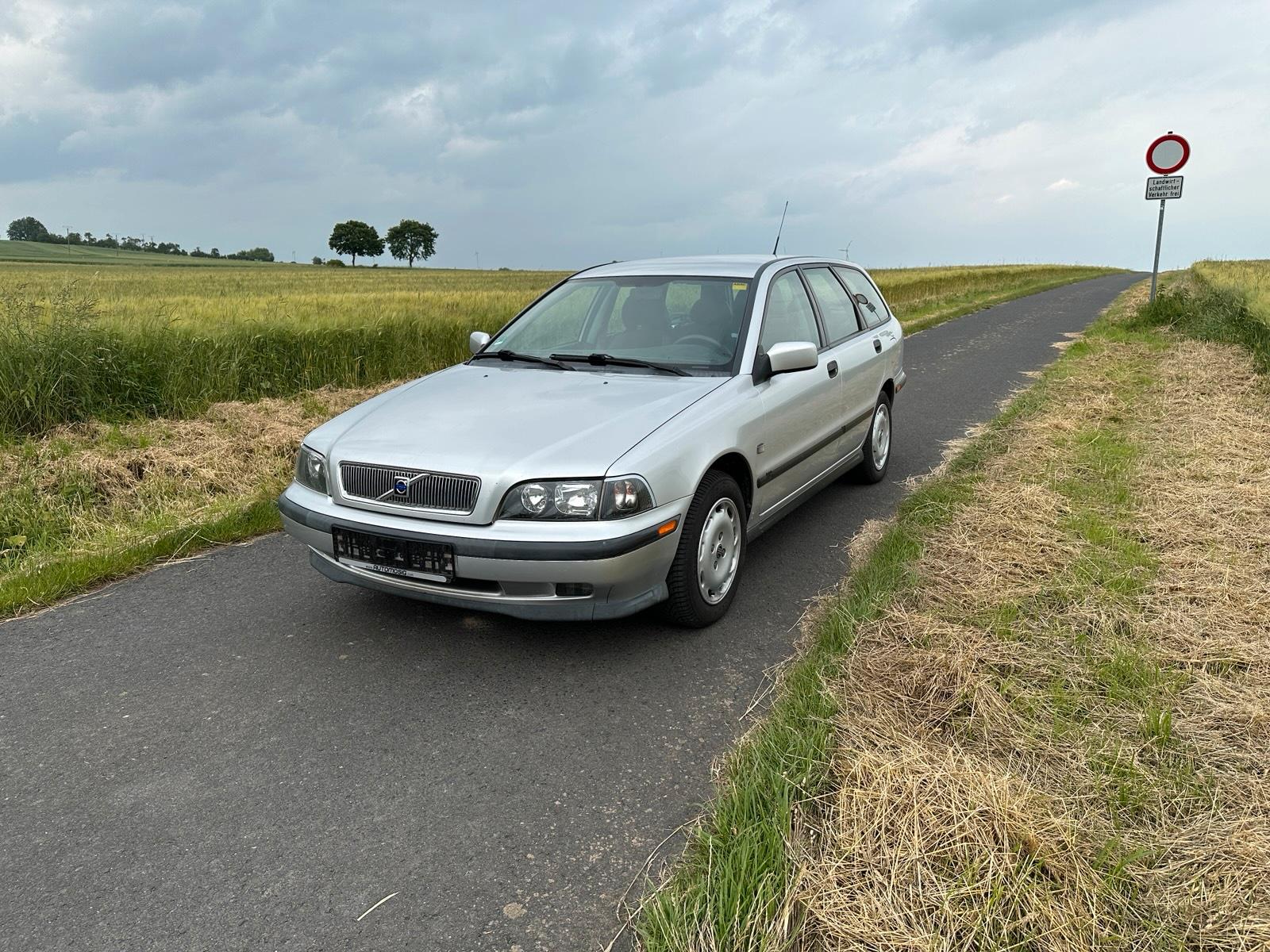 Abbildung des Autos Volvo V40 1.6 Kombi TÜV …