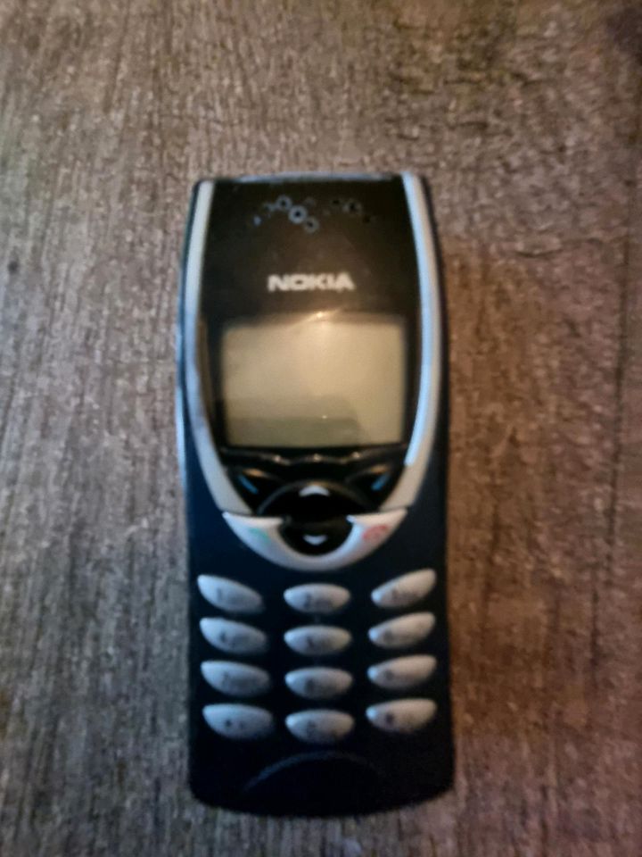 Nokia 8210 Handy in Berlin