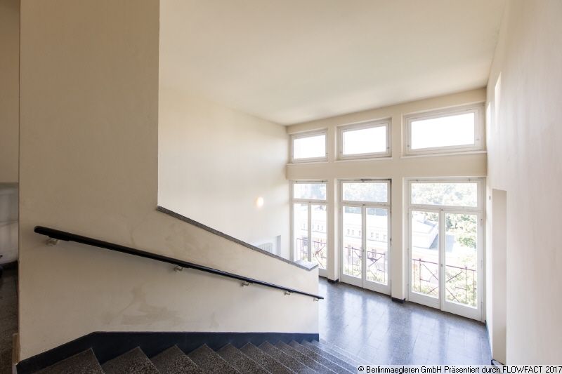 Ready-to-occupy: 2-room flat with balcony and car parking space in Berlin