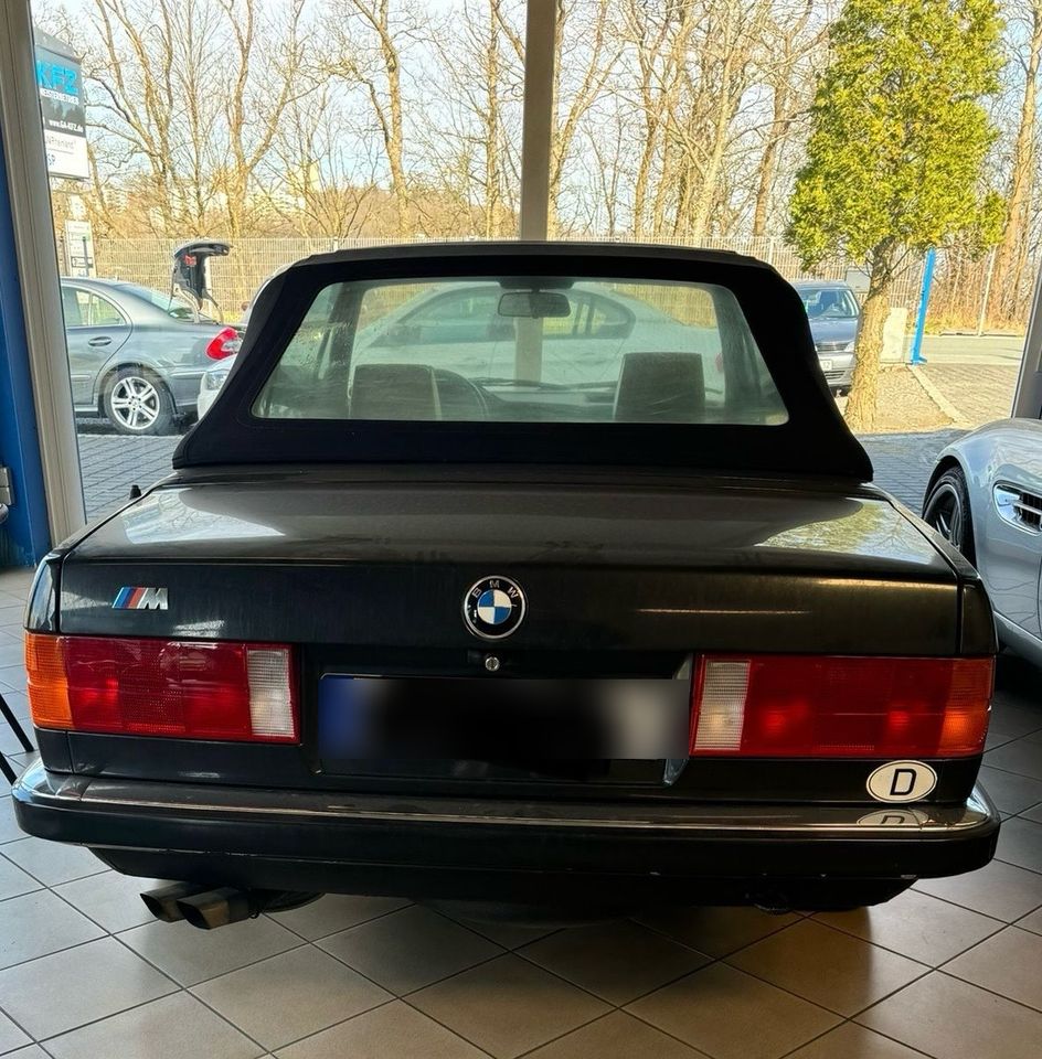 BMW Cabrio 320i E30 schwarz mit Oldtimergutachten in Wilnsdorf