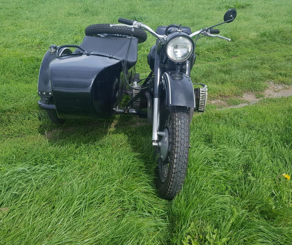 Ural Dnepr K750 mit Rückwärtsgang und Ersatzteile in Bad Lobenstein