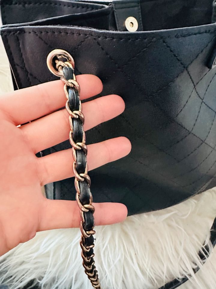 NEUw. Große Handtasche von ANNA FIELD in BLACK mit Ketten Henkel in Berlin