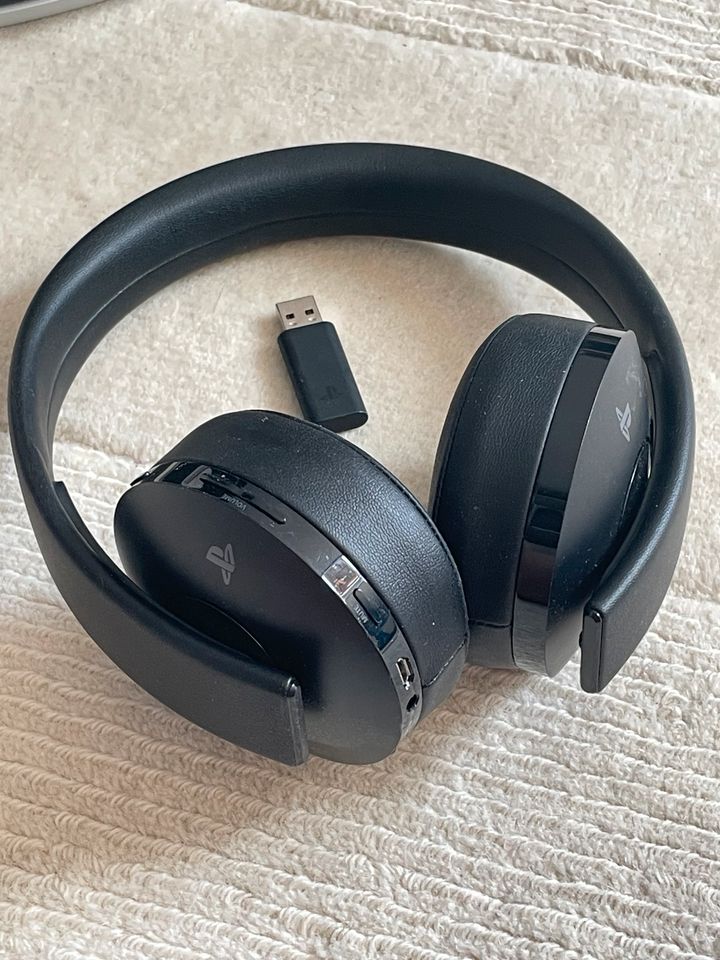 Sony PlayStation Headset Gold in Ratingen