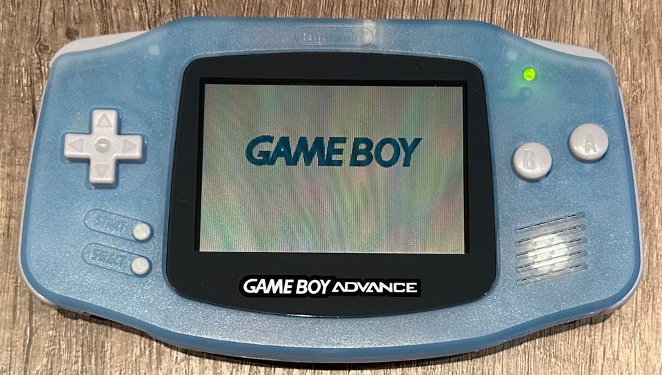 Nintendo Gameboy Advance mit Leuchtcase, Blau, Durchsichtig in Bad Emstal