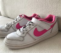 Nike: Sneaker Mädchen weiß Gr 35 Sportschuhe Schulsport Dresden - Loschwitz Vorschau