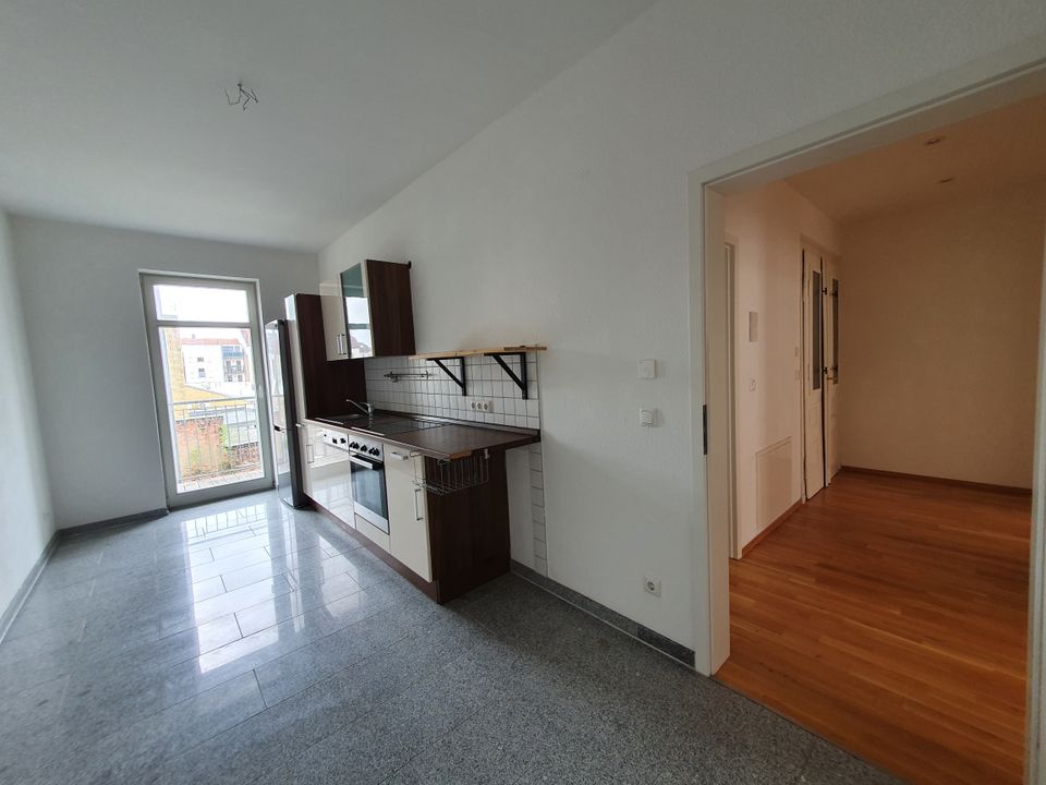 Bezugsfrei! 2 Balkone | 6 Zimmer | Fußbodenheizung in Leipzig