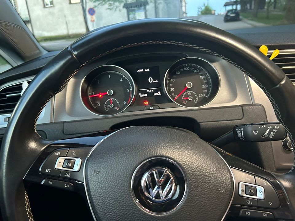 Volkswagen Golf VII 7 Lounge in Bibertal