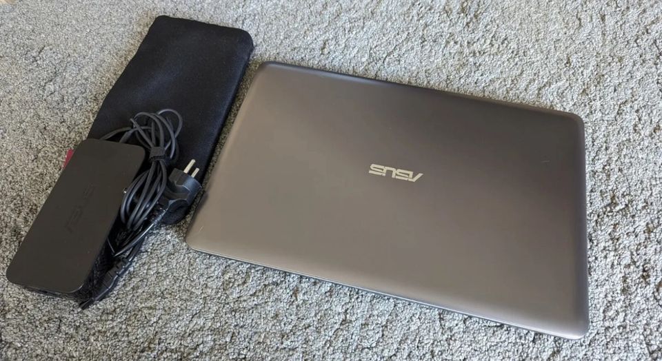 Asus R516U Gaming Laptop/Notebook + Taeche in Spremberg