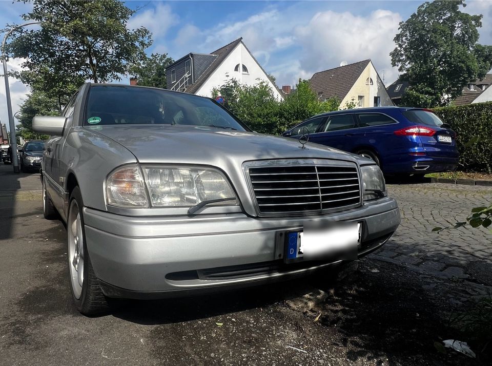 Mercedes C-Klasse C220  Youngtimer  bj1995 in Duisburg