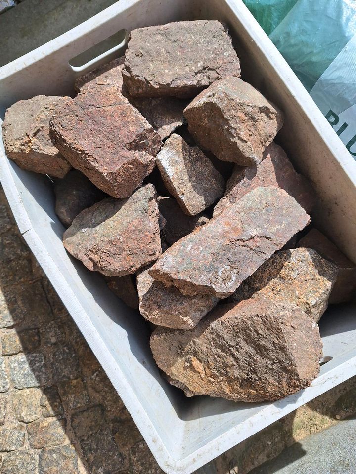 Bruchsteine roter Granit Granitsteine in Dresden
