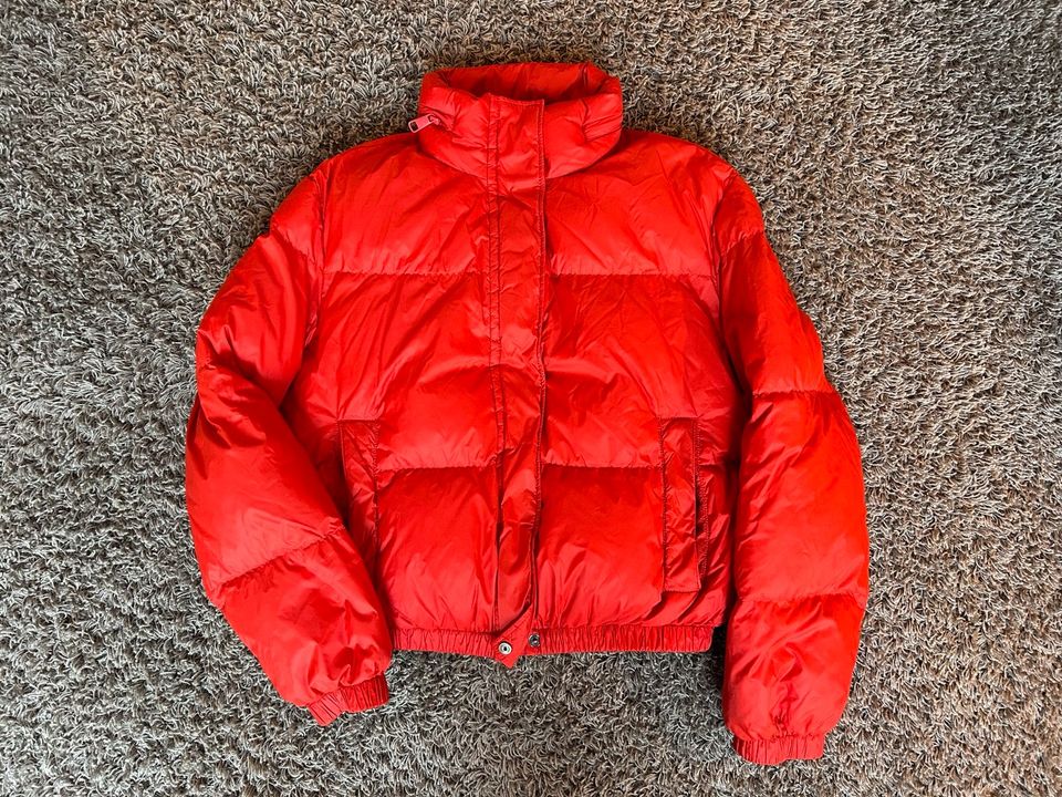 Hugo Boss Damen Daunenjacke rot Gr 36 in Hamburg