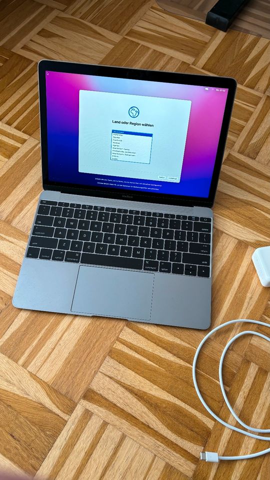 MacBook 2015 / 250GB / US QWERTY / 9,1 / Intel Core M3 / 1,1GHz in Düsseldorf