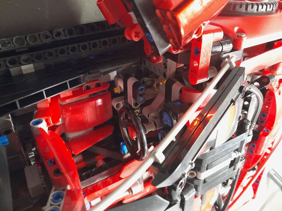 Lepin Bugatti Chiron Sondermodel Rot klemmbausteine mould king in Altensteig