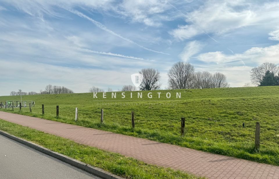 Familienglück in traumhafter Rheinblicklage ! in Meerbusch