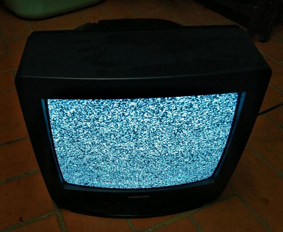 Fernseher TV Samsung Röhrenbildschirm 36cm Diagonale in Emmerzhausen