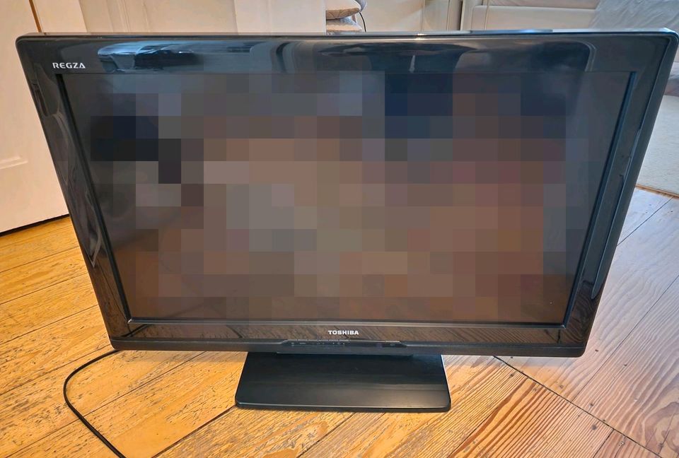 Toshiba LCD-TV mit Fernbedienung 80cm Bildschirmdiagonale in Hamburg