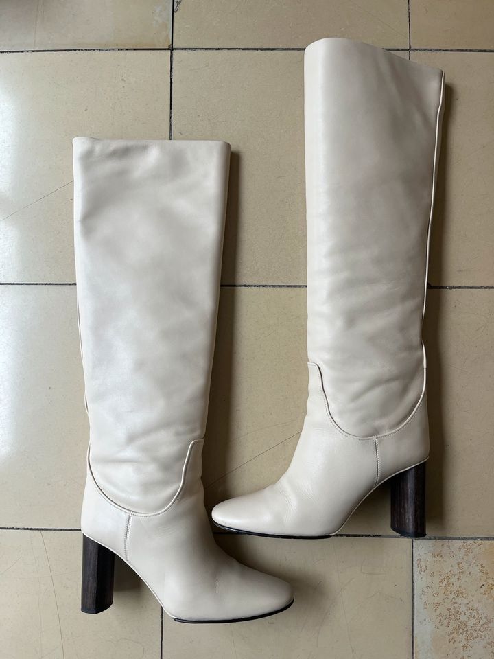 Massimo Dutti Stiefel Creme in München