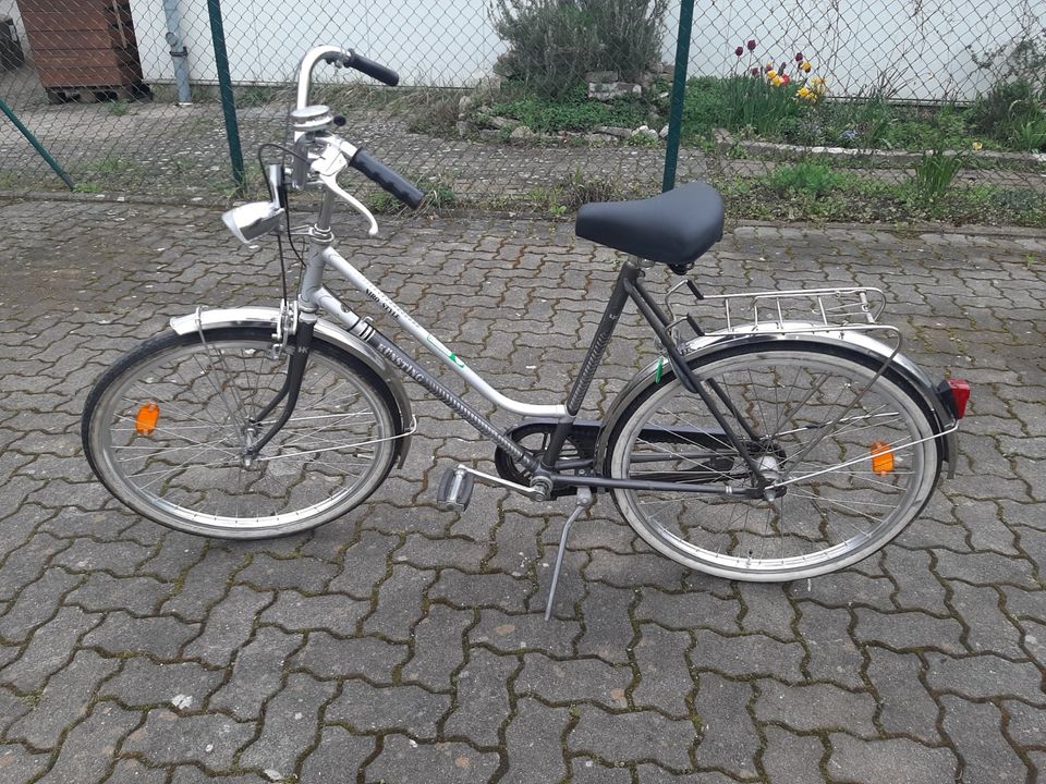 Damenfahrrad der Marke KÜNSTING . 26 Zoll, 3 Gang in Laatzen