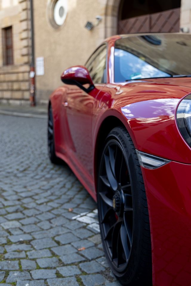 Porsche 911 991 Carrera 4 GTS / Voll / Garantie / Rot in Nürnberg (Mittelfr)