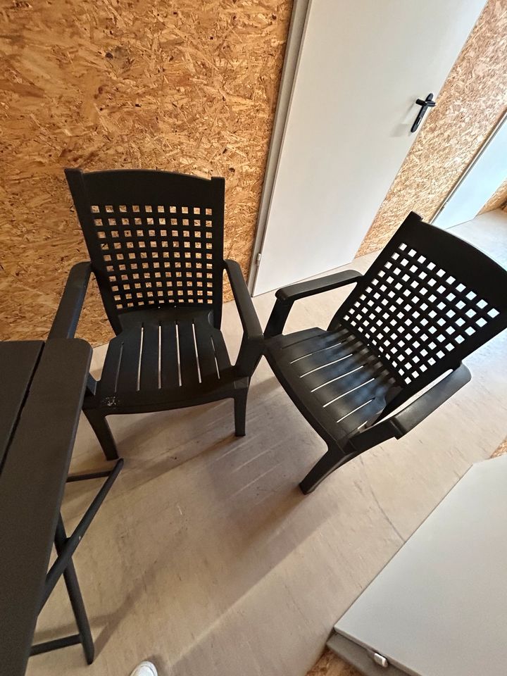 Terrassensitzgruppe/Klapptisch mit 2 Stühlen in Kaltenkirchen